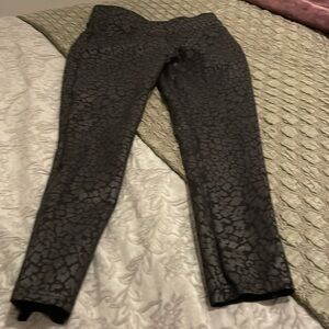 Faux leather Loft leggings black size SP print